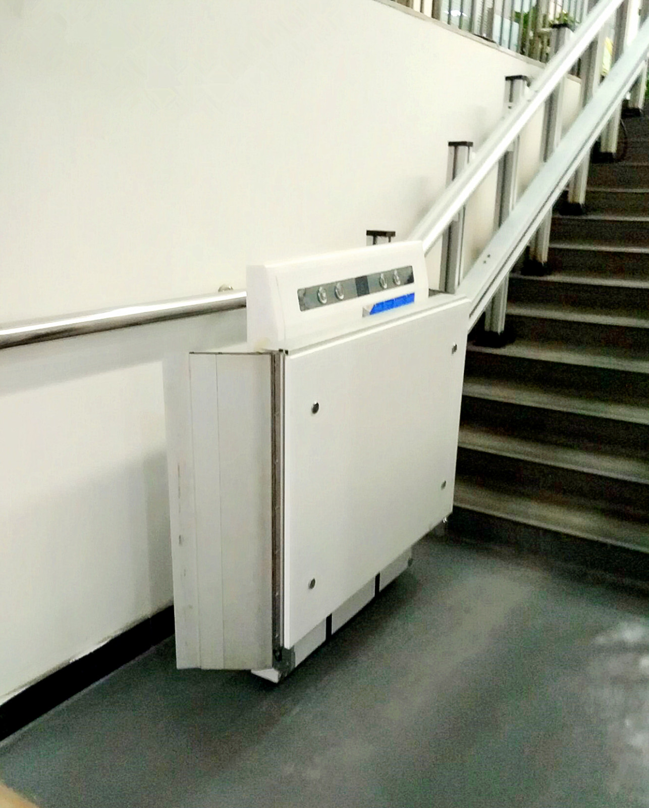 QQ圖片20170531173315_副本23.jpg 斜掛式升降平臺