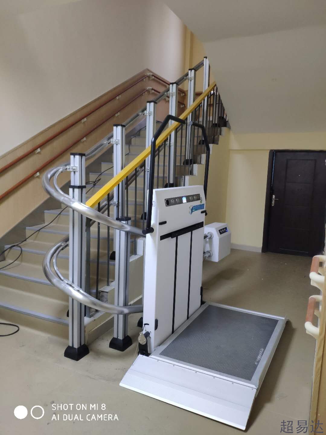 曲線斜掛升降平臺(tái)